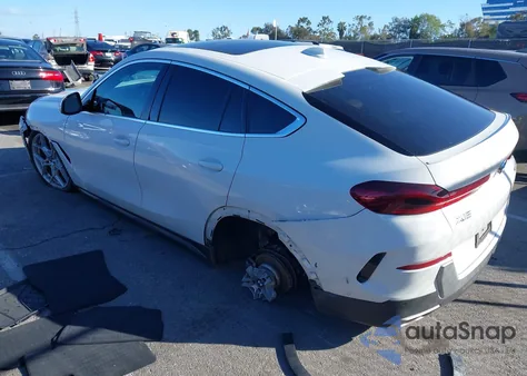 2023 BMW X6 xDrive40I z USA, uszkodzony, nr VIN 5UXCY6C03P9N74374